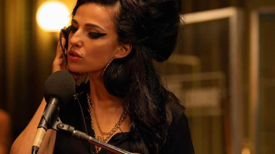 La nueva película biográfica sobre Amy Winehouse llega a los cines británicos con controversia