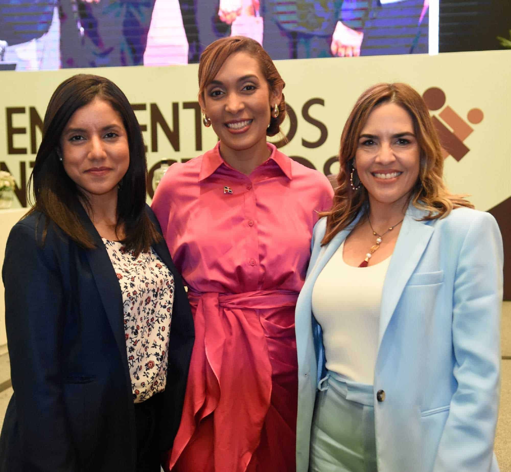 Indhira Navarro, Yadira Pimentel y Onysela Valdez.