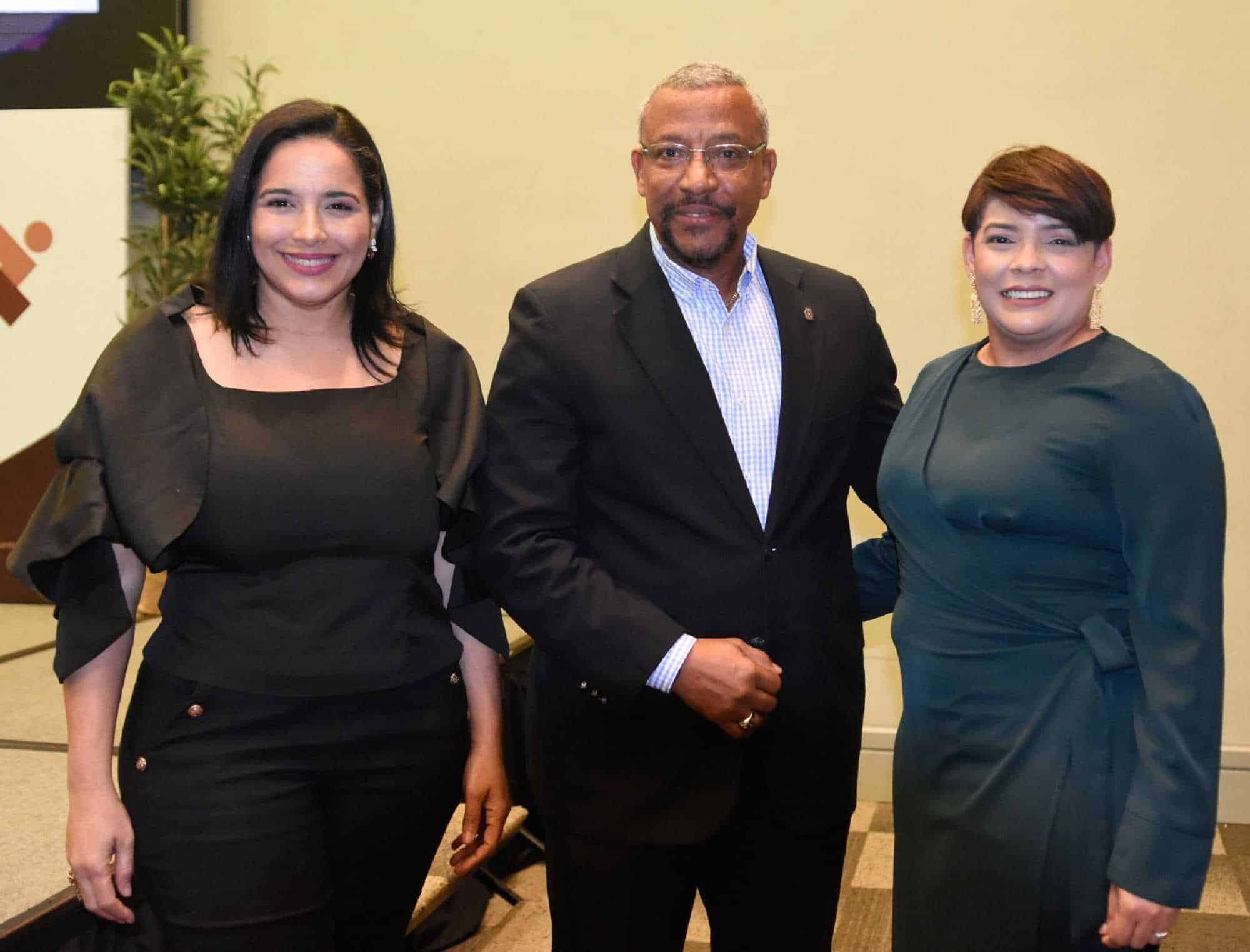 Elizabeth Gutiérrez, Máximo Rodríguez y Ana Mercy Otáñez.