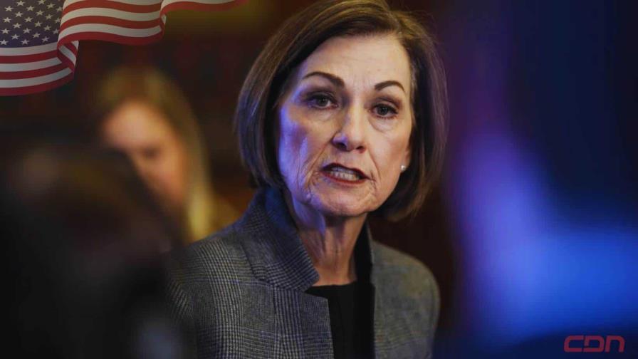 Gobernadora de Iowa firma ley para arrestar a inmigrantes previamente deportados