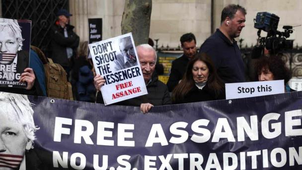 Biden estudia propuesta de absolver al fundador de Wikileaks, Julian Assange