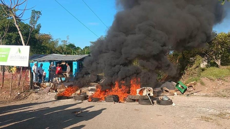 Realizan protesta para exigir terminación de carretera en Hato Mayor