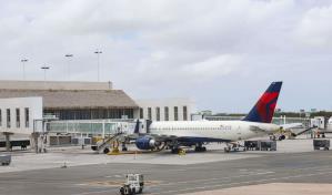 Proyecto de ley propone que aerolíneas reembolsen hasta 75 % del pasaje por retraso en vuelos