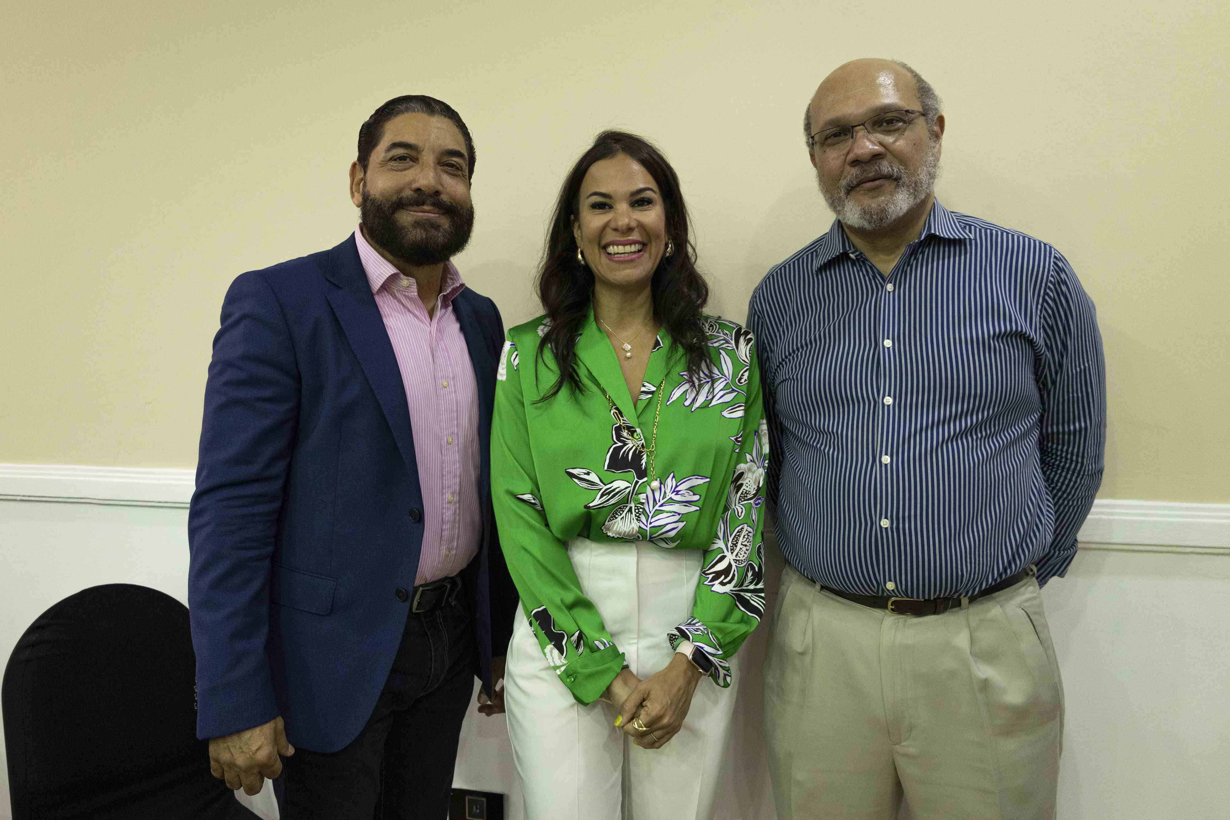 4. Francis Mateo, Indhira Jiménez y Walter Sterlin.