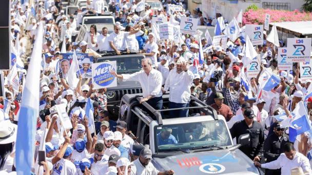 Luis Abinader vuelve a la carga con las caravanas y recorrerá cuatro provincias por campaña