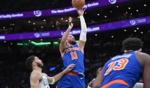 Brunson consigue 39 puntos; Knicks vencen a Celtics y siguen buscando 2do sitio del Este
