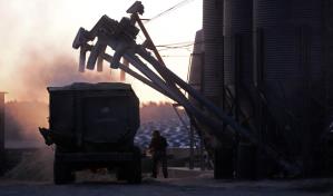 Trabajadores inmigrantes ayudan a impulsar el empleo y evitar una recesión en EE. UU.