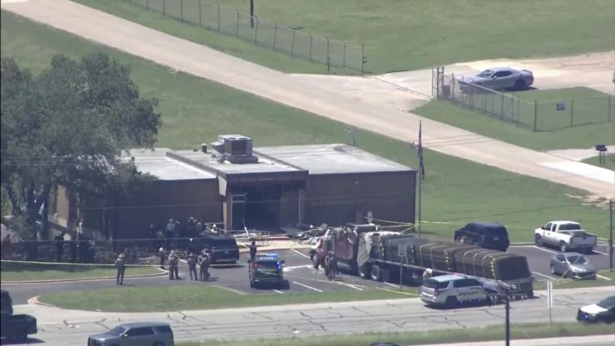 Camionero choca deliberadamente contra oficina de seguridad pública en Texas y deja un muerto