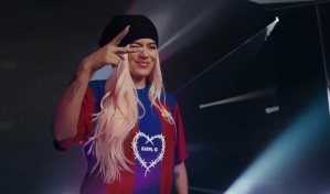 Exclusiva camiseta del FC Barcelona con logotipo de Karol G