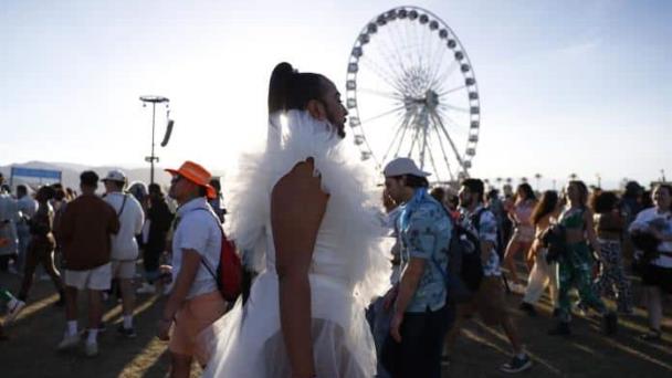 Coachella 2024, el regreso de la moda de principios de milenio, desierto y libertad