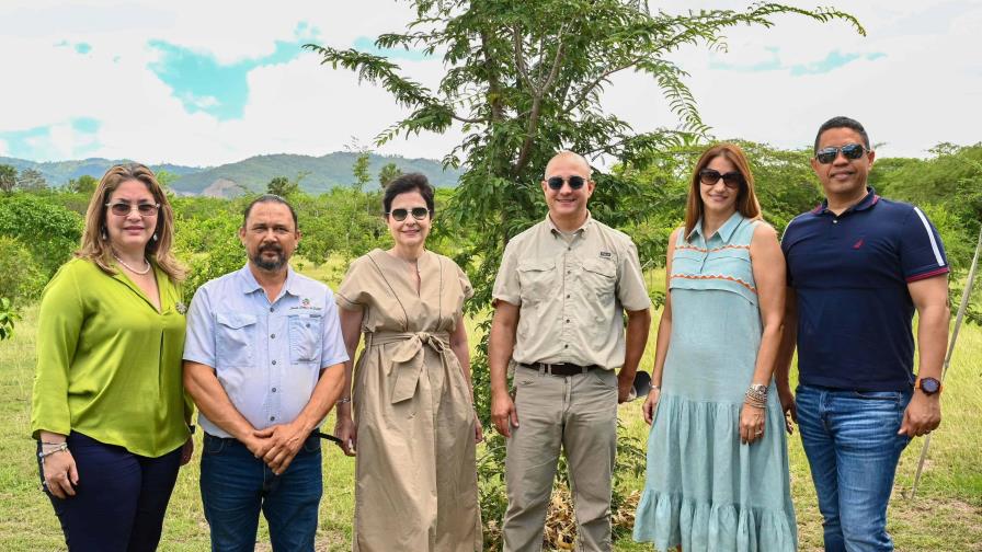 Jardín Botánico de Santiago recibe donación de árboles del Centro León