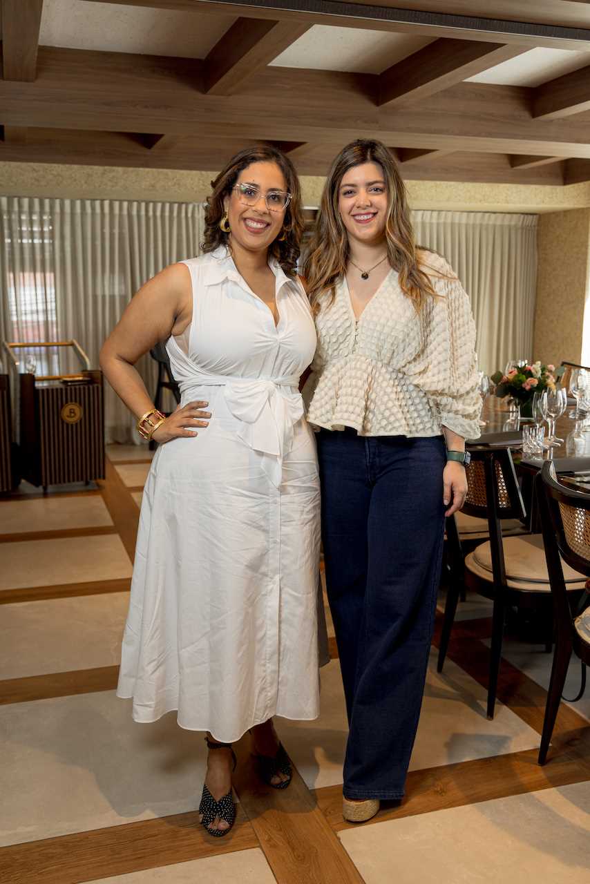 Crystal Luna  y Ana María Rodríguez.