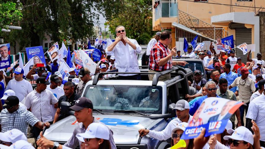 Luis Abinader encabeza caravana en Hato Mayor