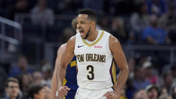 McCollum suma 28 puntos; Pelicans derrotan a Warriors y mejoran posición para playoffs