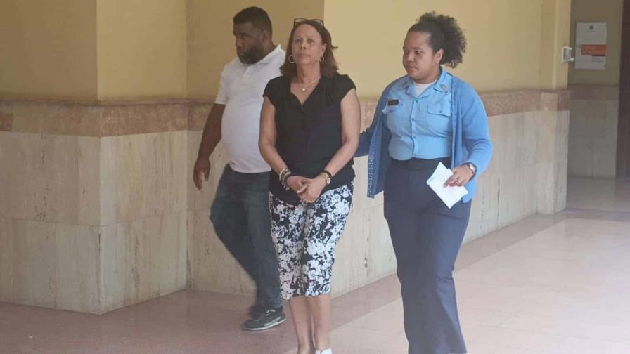Mujer acusada de mandar a matar a su esposo pagó RD$4 millones para contratar sicario, según abogado
