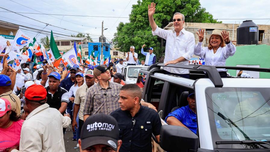Abinader continua su caravana política en San Pedro de Macorís