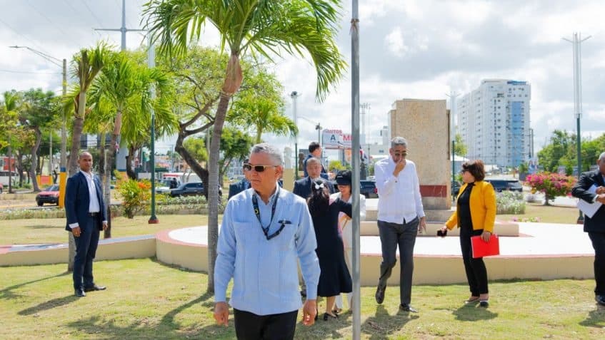 La delegación sostuvieron ayer una reunión de trabajo con el alcalde Manuel Jiménez.