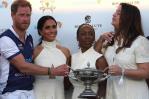 El gesto de Meghan Markle con mujer que quiso hacerse foto con Harry El gesto de Meghan Markle con mujer que quiso hacerse foto con Harry