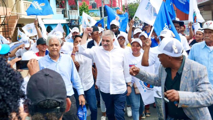 Miguel Vargas acompaña desde este miércoles a candidato en el Cibao y el Distrito Nacional