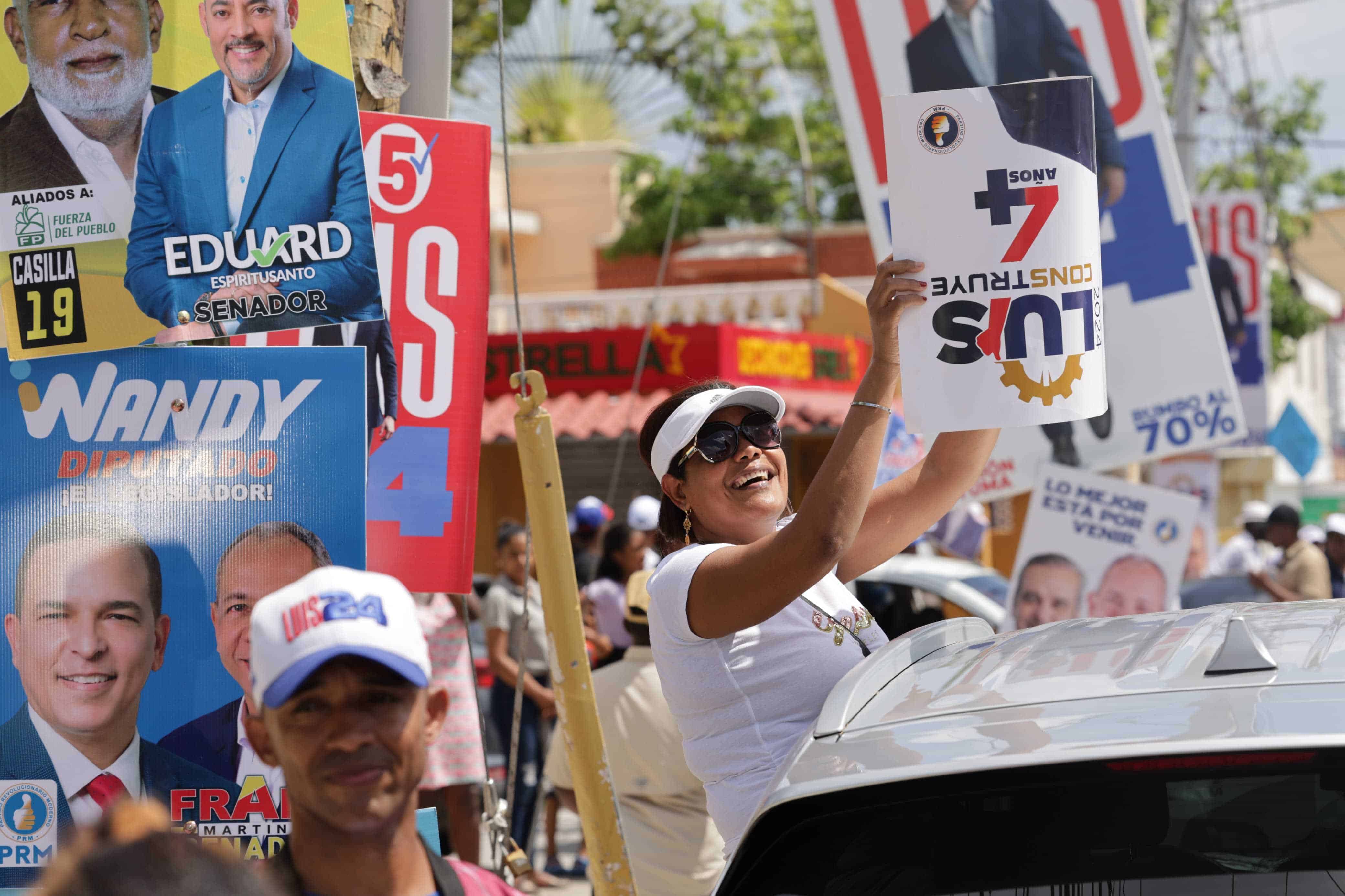 El candidato a la reelección presidencial, Luis Abinader, movilizó este domingo a la militancia del PRM en La Romana y La Altagracia. 