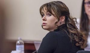 Juez condena supervisora de armas de Rust por tiroteo en película de Alec Badwin