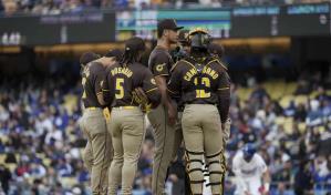 Doble de tres carreras de Profar rompe empate en la séptima y los Padres vencen  a los Dodgers