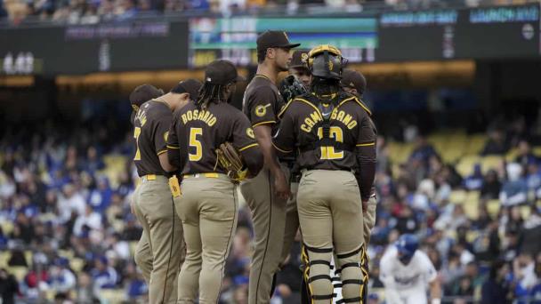 Doble de tres carreras de Profar rompe empate en la séptima y los Padres vencen  a los Dodgers