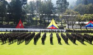Docentes protestan contra lo que consideran el proceso de militarización en Ecuador