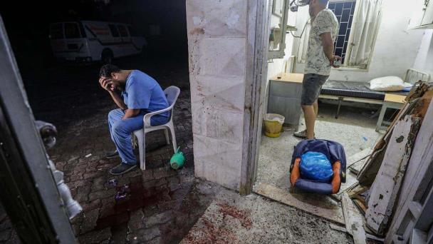 Descubren nueve cuerpos enterrados en el patio del hospital Shifa en Gaza