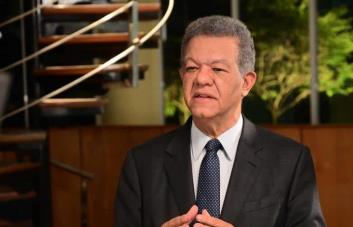 Leonel Fernández en su encuentro semanal con la prensa