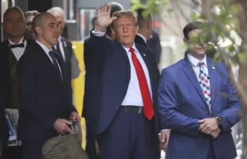 Trump llega al juzgado, marcando un momento singular en la historia de Estados Unidos