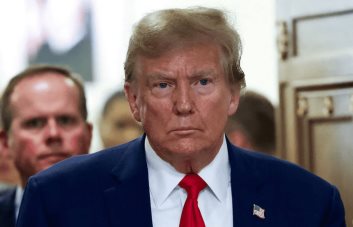 Juez programa audiencia sobre posible sanción a Trump por sus comentarios en redes