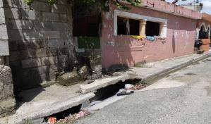 En Villa Tropicalia abandonan viviendas porque se inundan cuando llueve