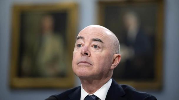 Republicanos envían al Senado acusaciones contra el jefe de migración de Biden