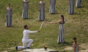 París 2024: Comienza el relevo de la llama olímpica después de su encendido en Grecia