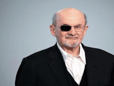 Escritor Salman Rushdie y el atentado que casi le cuesta la vida