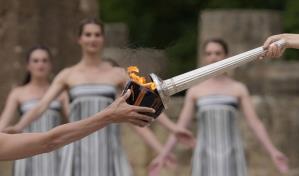 En fotos: llama olímpica inicia su recorrido rumbo a París-2024