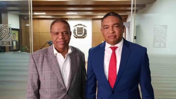Presentan a Yván Lorenzo como representante de Abel Martínez en la JCE y arremete contra el gobierno