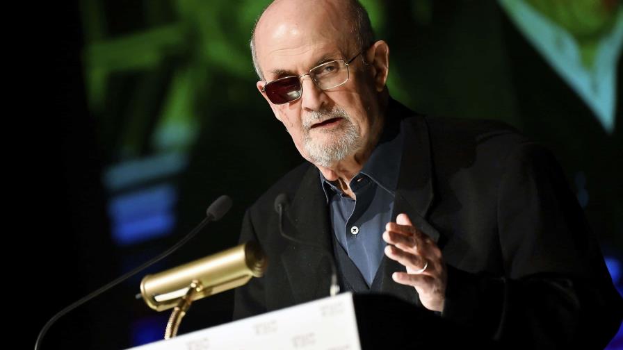 Rushdie disecciona en Cuchillo a su agresor: Intentaste matarme porque no sabías reír