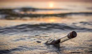 Mujer halla una botella con mensaje de 1926 en r&iacute;o de Michigan