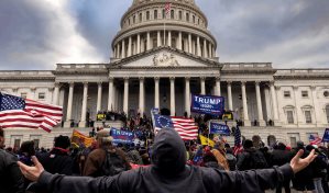 Supremo de EEUU, dividido sobre caso que podría eximir a Donald Trump por asalto al Capitolio