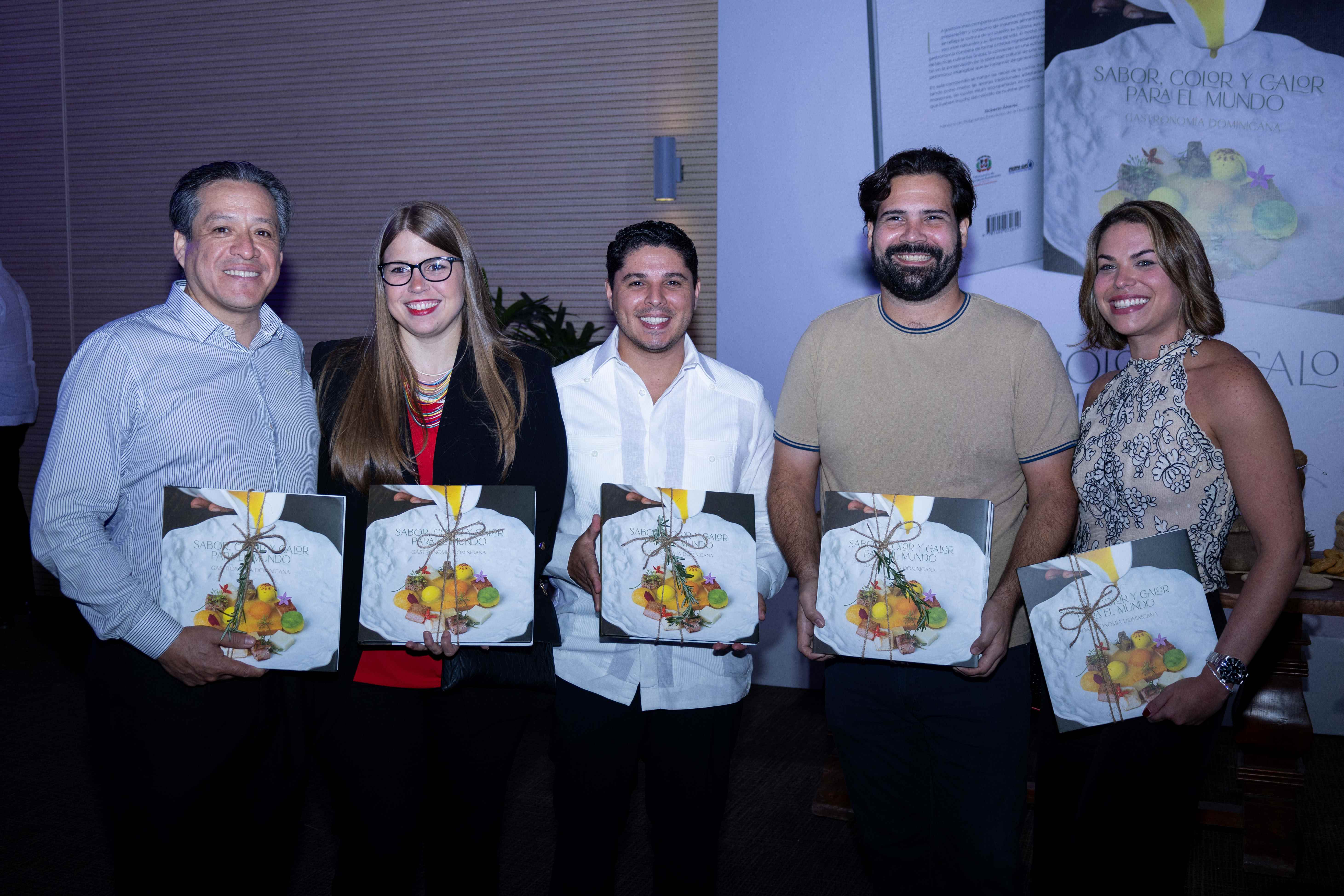 Oscar Orbe, Claudia de Orbe, Steve Provost, Francis Pena y Rosa Lía Mejía. 