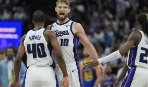 Kings eliminan a Warriors en el minitorneo; los arrollan 118-94