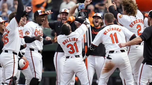 Jonrón de dos carreras de Mullins en la baja de la novena da victoria 4-2 a Orioles ante Mellizos