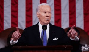 Biden anuncia que triplicará los aranceles al acero de China para ganarse el voto obrero