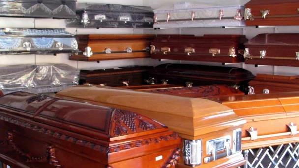 Apresan a uno de seis individuos acusados de robar ataúdes en funeraria de Bahoruco