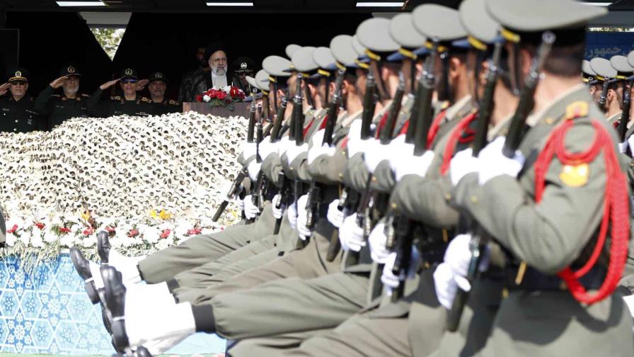 Irán exhibe su Ejército en desfiles militares en medio de las tensiones con Israel