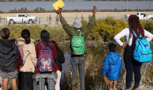 Inauguran en Eagle Pass un centro de ayuda sobre derechos para migrantes