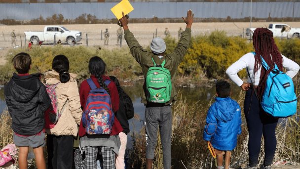 Inauguran en Eagle Pass un centro de ayuda sobre derechos para migrantes