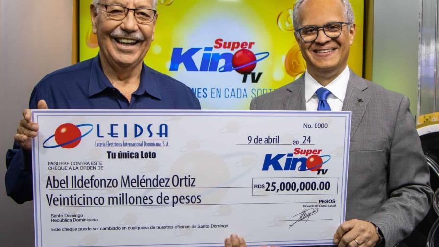 Leidsa entrega RD$25 millones a veterinario ganador del Súper Kino TV
